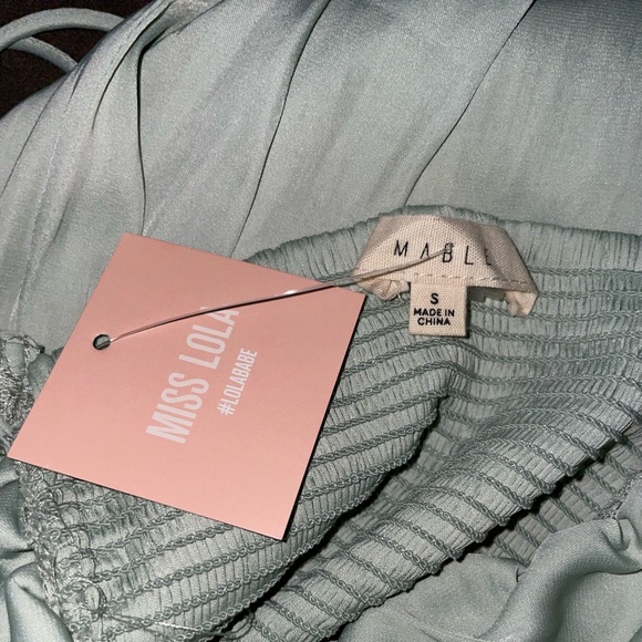 NWT Miss Lola sage green silky ruched top w/ long flowy balloon sleeves size S - Picture 4 of 5